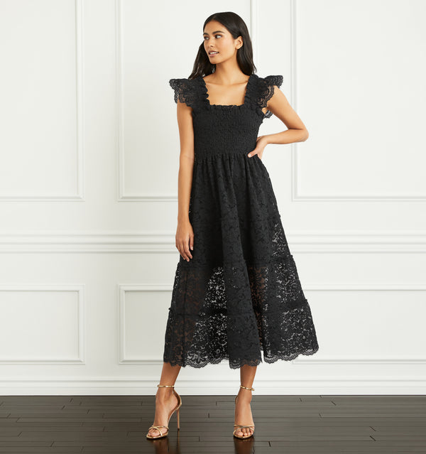 Ashika is 5'9.5" and wears an XS in the Black Lace color:black lace
