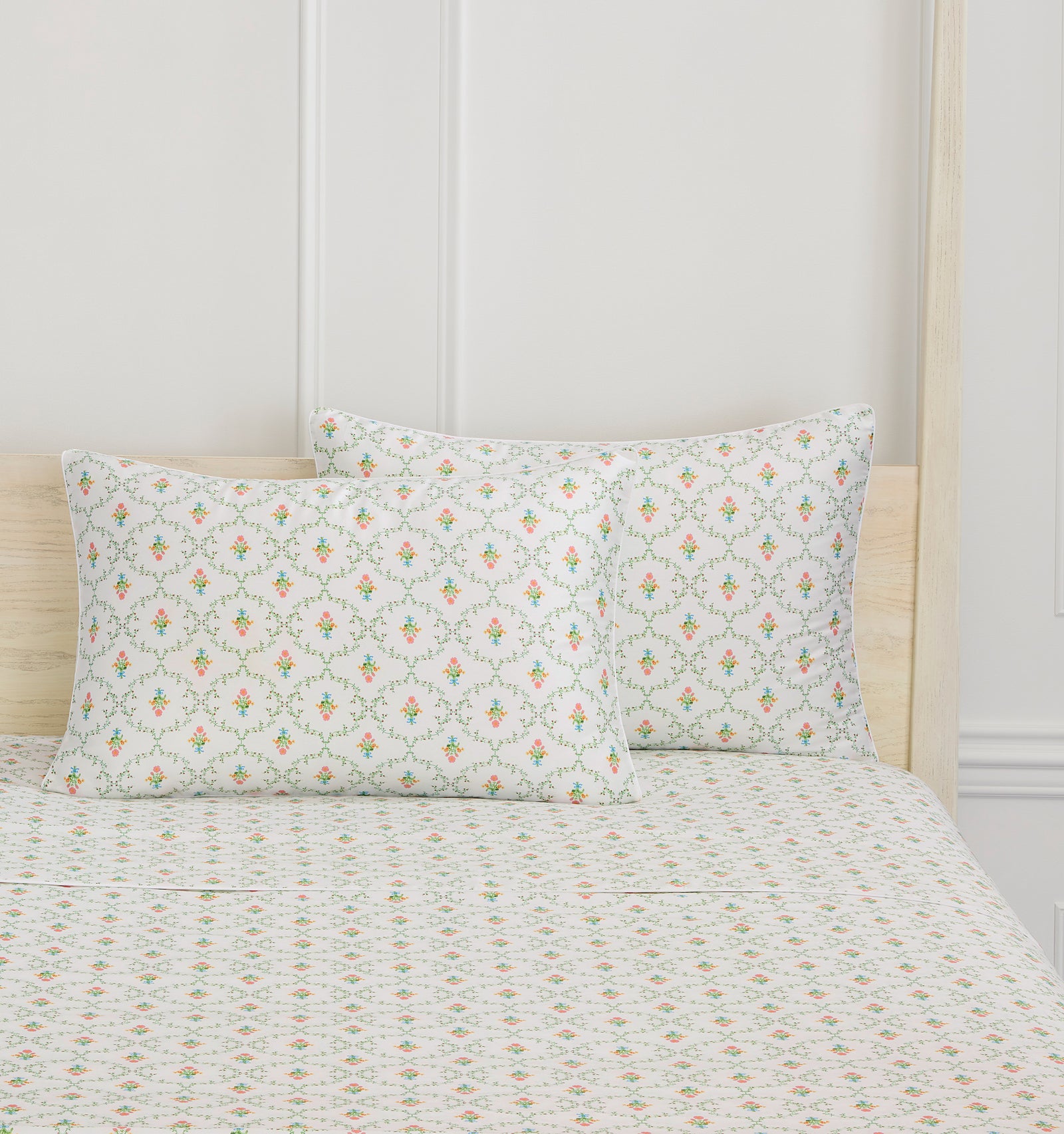 Pastel Trellis Pillowcase Set