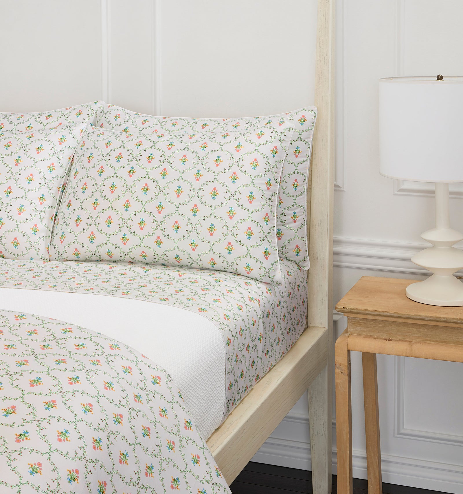 Pastel Trellis Bed Set