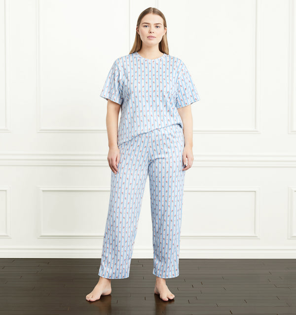 Ashild is 5’9.5” and wears an XL in the Floral Stripe color:floral stripe