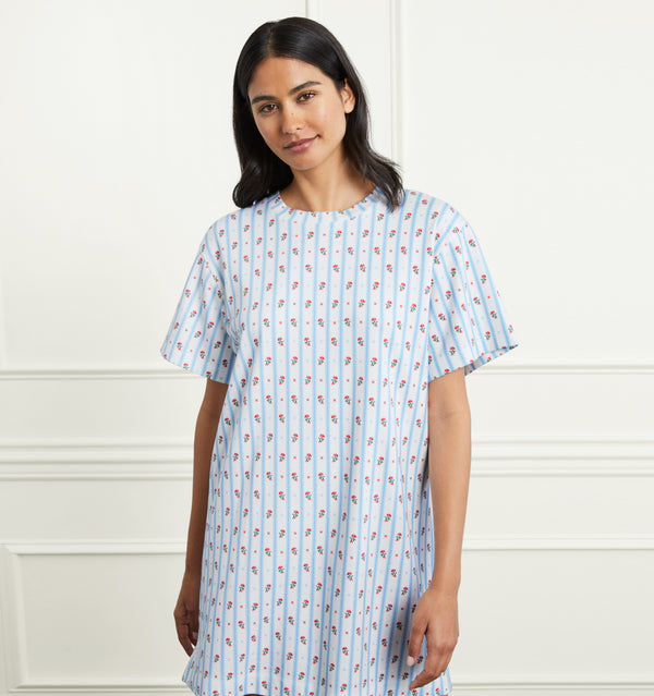 Ashika is 5’9.5” and wears an XS in the Floral Stripe color:floral stripe