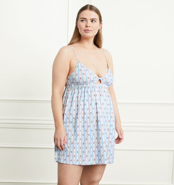 Ashild is 5’9.5” and wears an XL in the Floral Stripe color:floral stripe