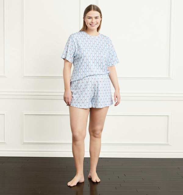 Ashild is 5’9.5” and wears an XL in the Floral Stripe color:floral stripe